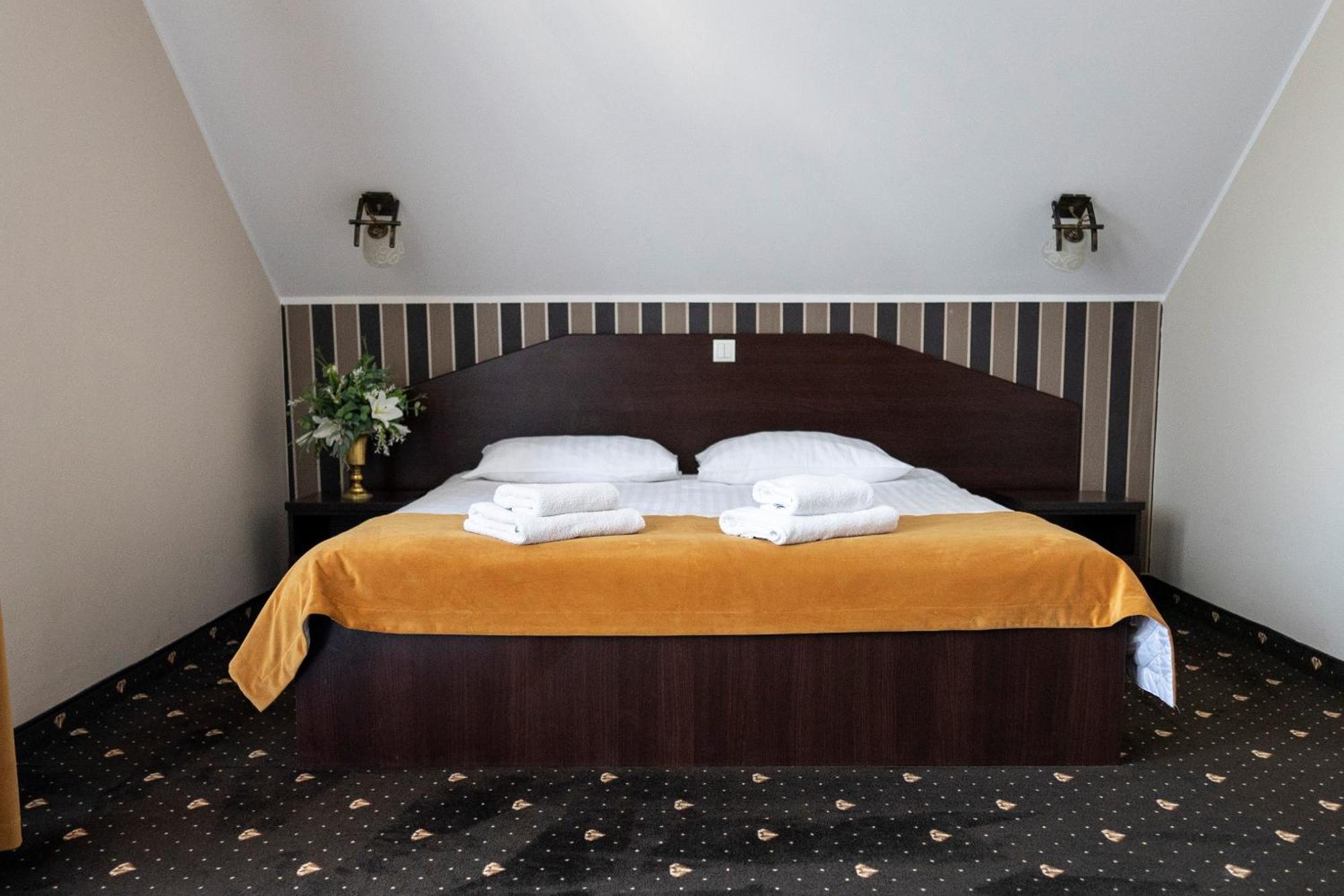 Hotel Podzamcze Góra Kalwaria Dış mekan fotoğraf